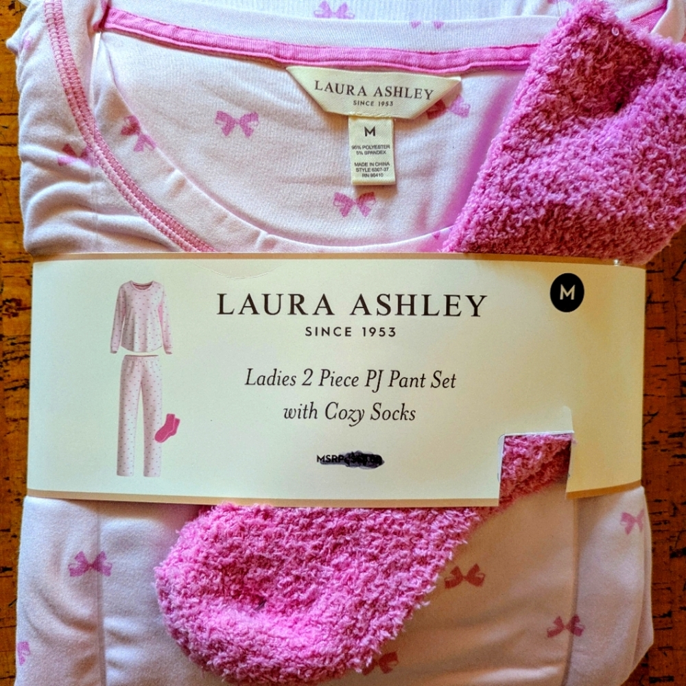Laura Ashley pajama set M with socks